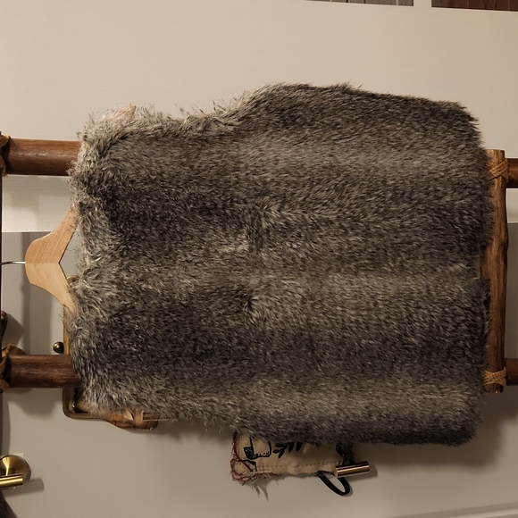 Zara Faix Fur Vest - Picture 6 of 6